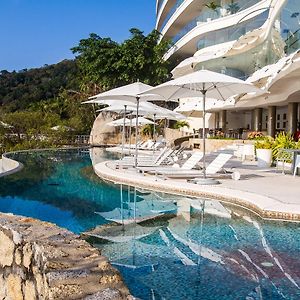 B Pichilingue Rooms & Beach Club
